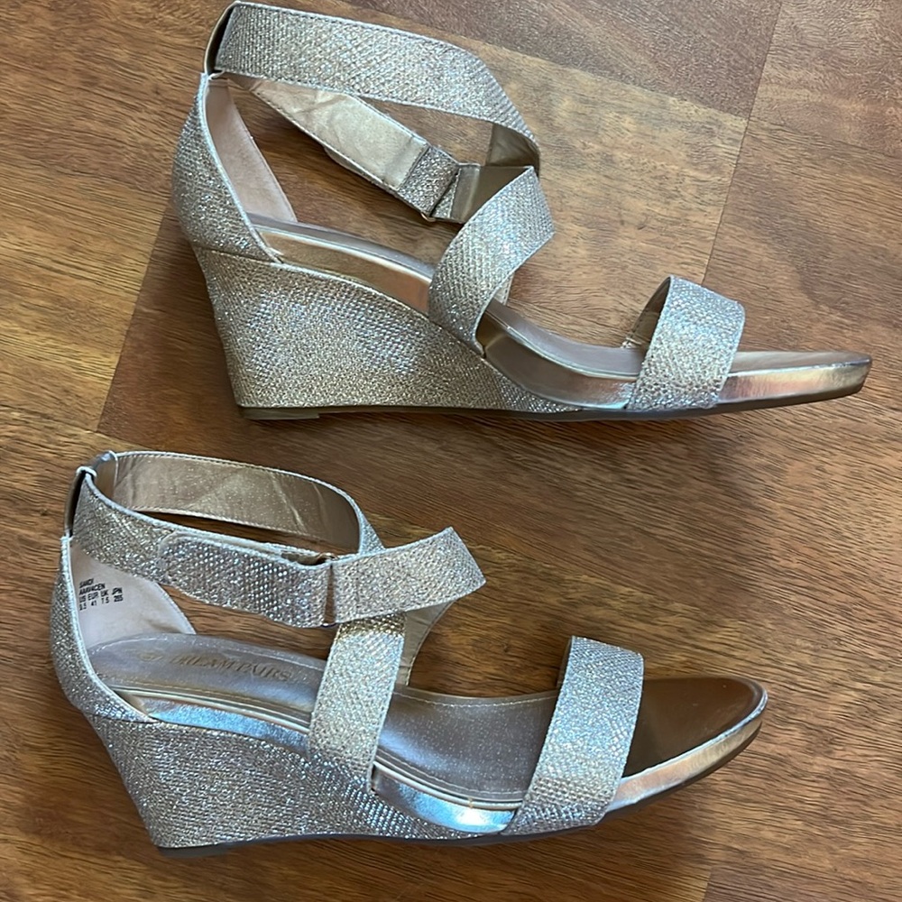 Like new Dream Paris gold sparkling Strappy sandals - Picture 2 of 16